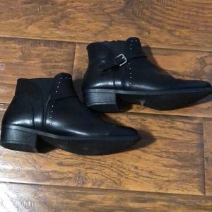 F21 cute black ankle boots